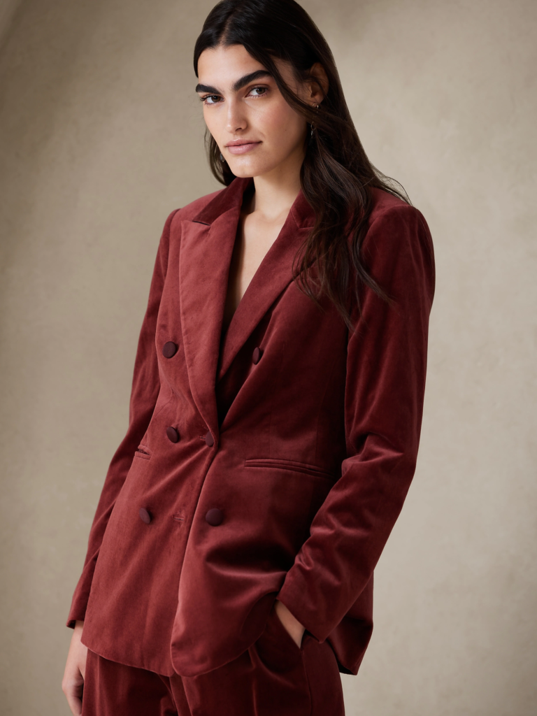 This velvet blazer is perfect for a valentine's day outfit.